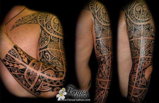 2a°) Tatouage polynesien sur tout le bras